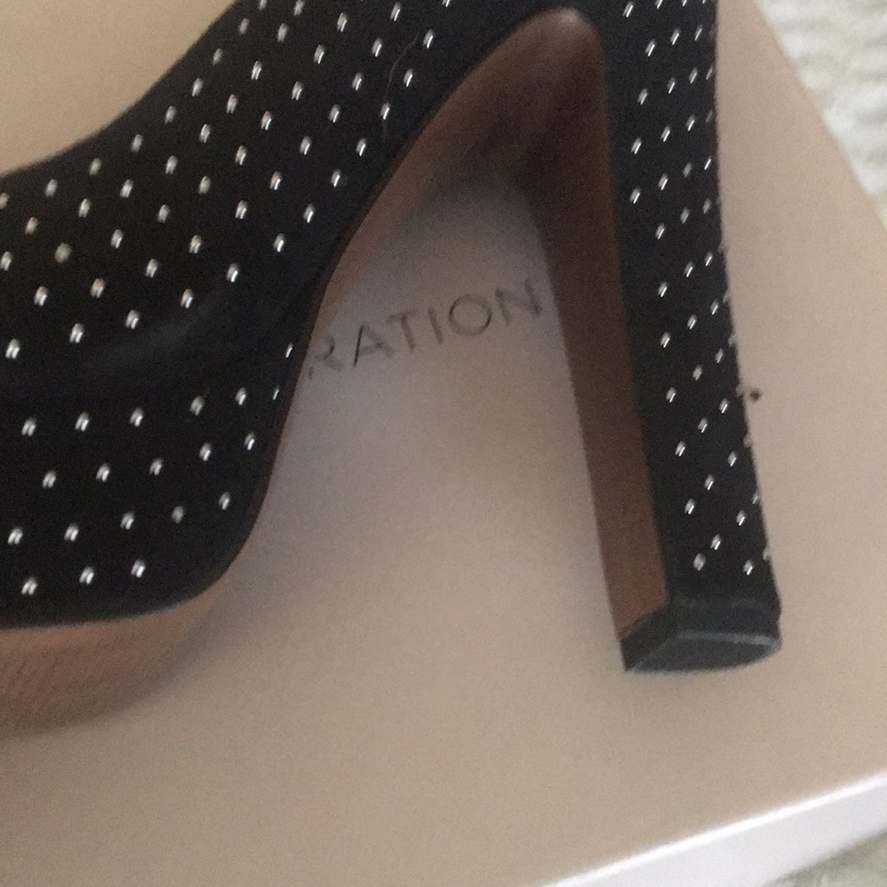 Shoes - Picture 2 of 8